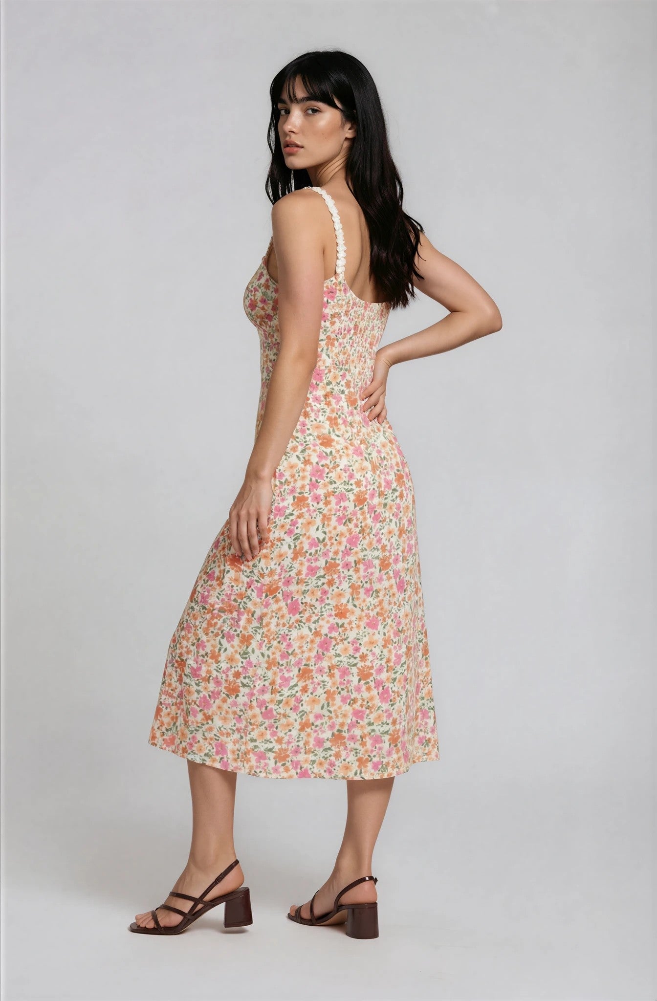 Vestido Midi Floral de Tirantes