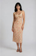 Vestido Midi Floral de Tirantes
