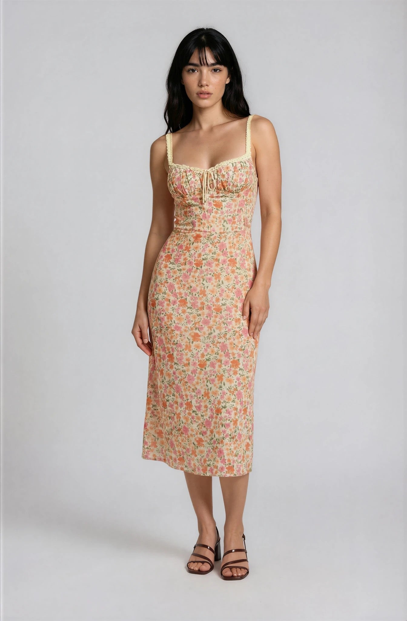 Vestido Midi Floral de Tirantes