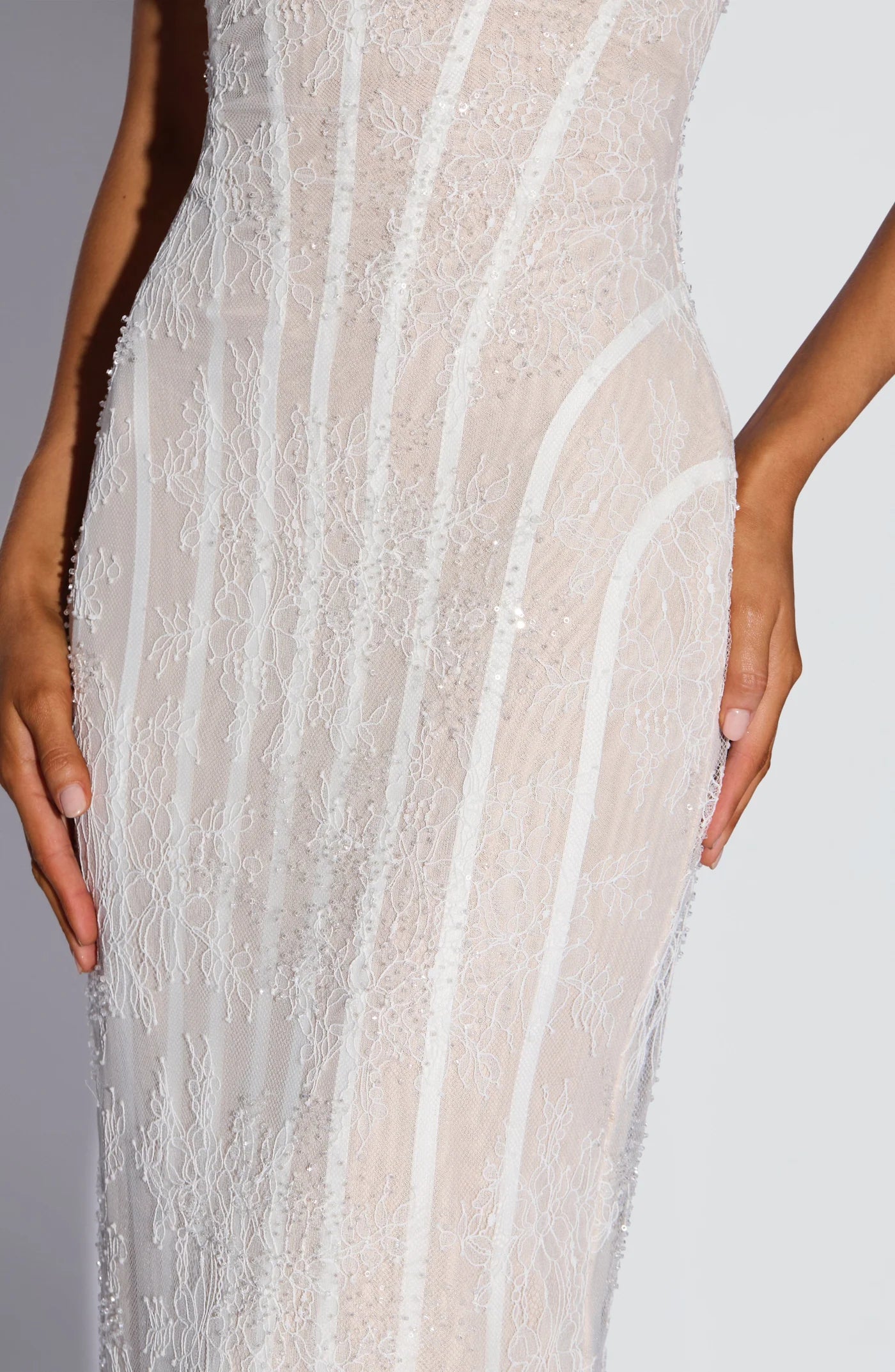 AITANA ELYSIA | Vestido Maxi Encaje Bordado