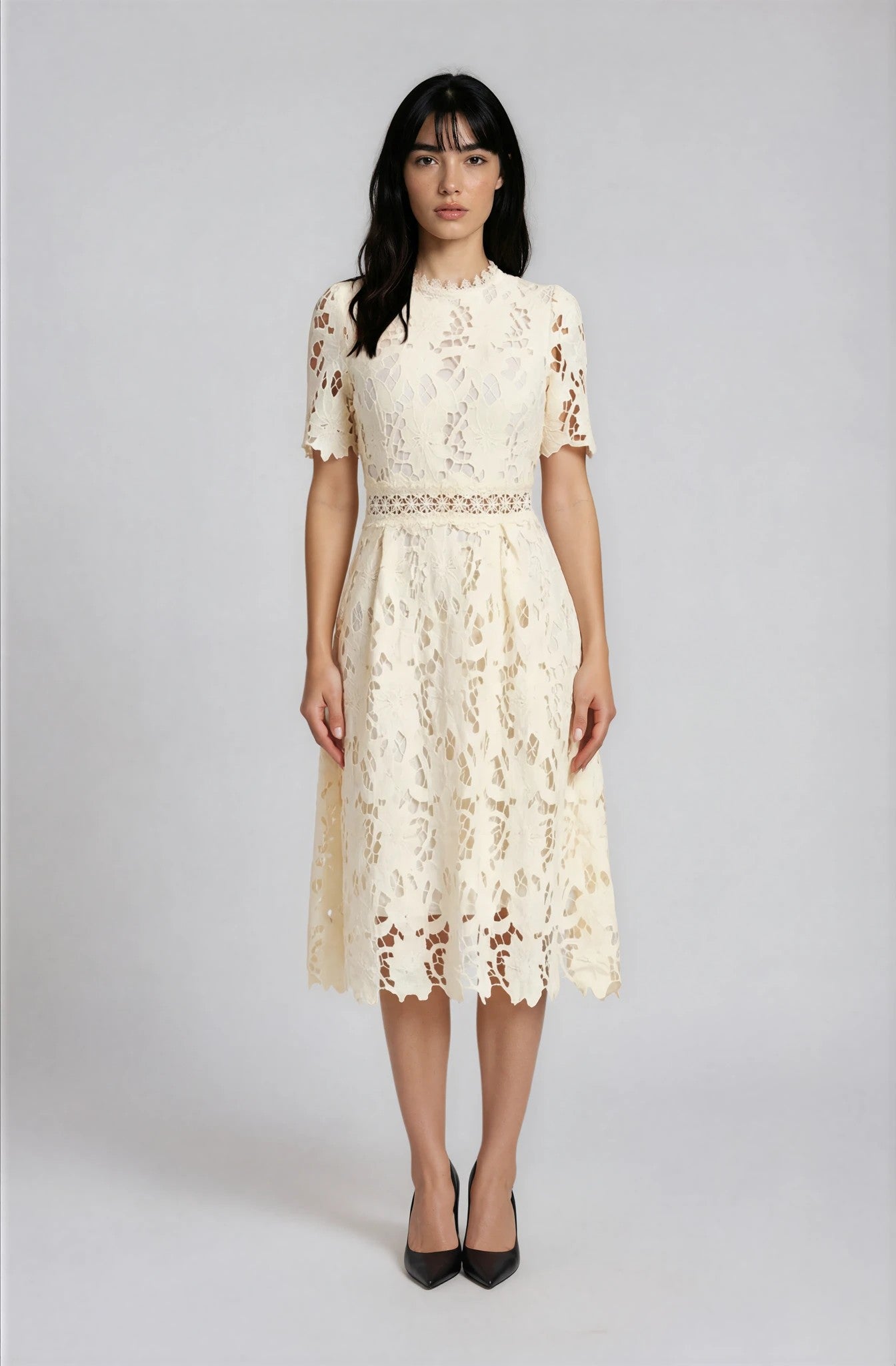 Vestido Midi de Encaje Troquelado