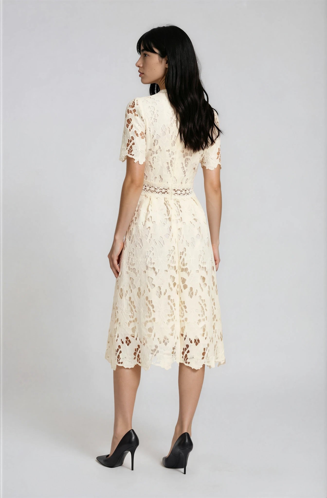 Vestido Midi de Encaje Troquelado